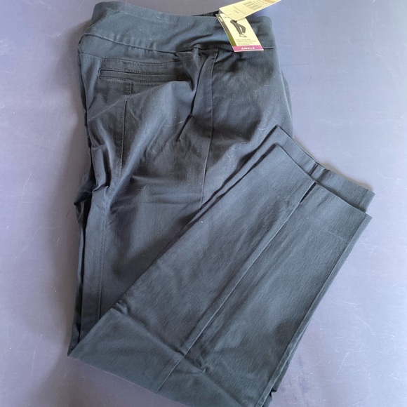 Dress pants - Picture 1 of 5